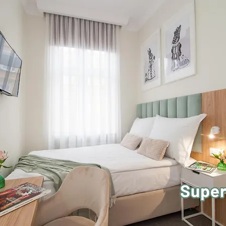 Awo فندق غنيزنو