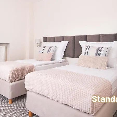 Awo فندق غنيزنو