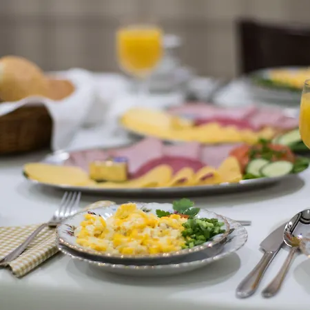 فندق Awo غنيزنو